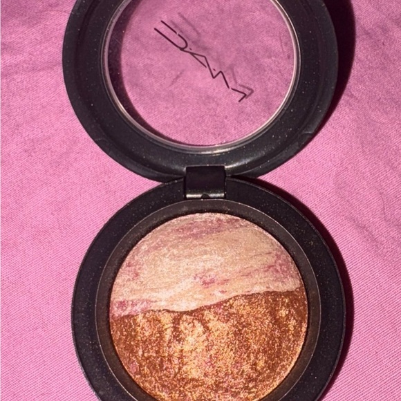 Mac eyeshadow single in Noble touch